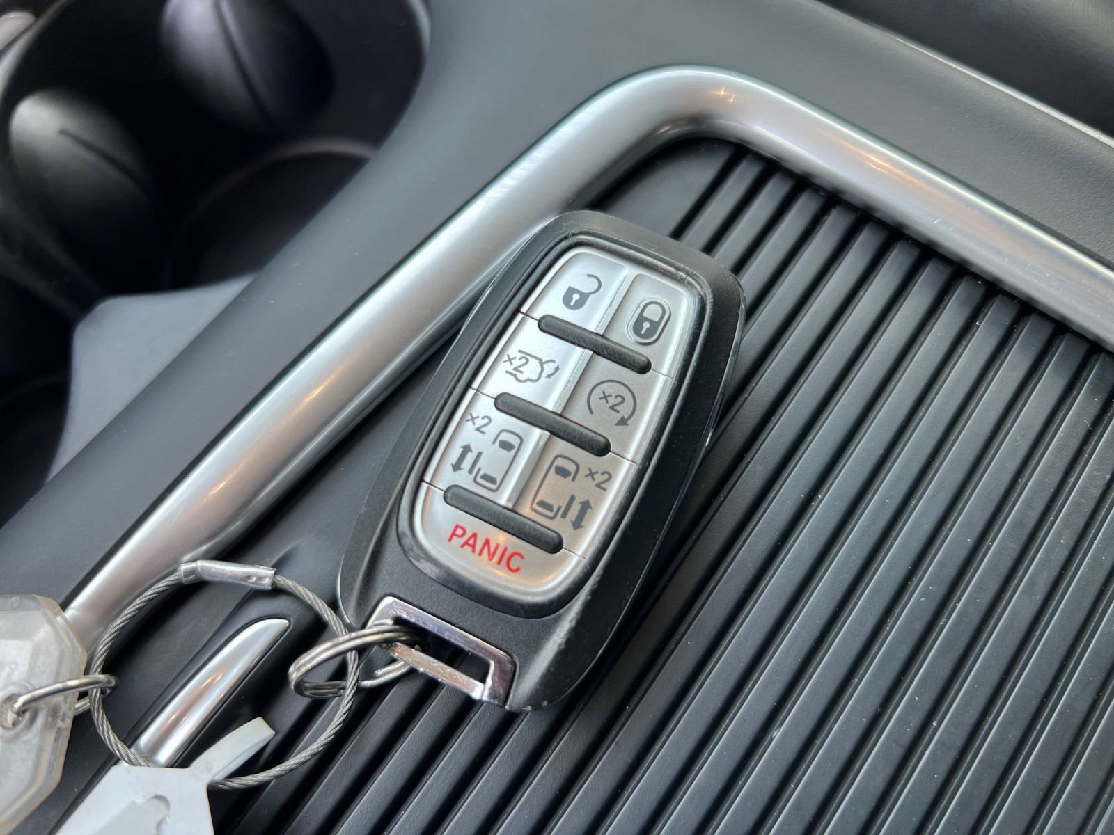 Used 2023 Chrysler Pacifica Touring-L image 31