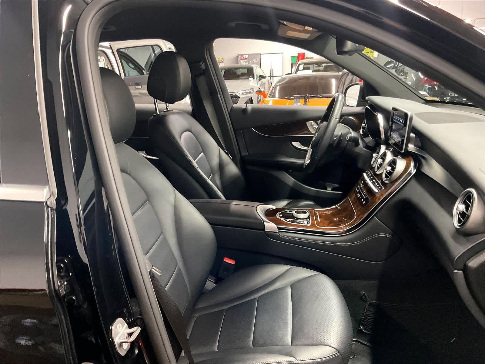 Used 2019 Mercedes-Benz GLC 300 4MATIC image 9