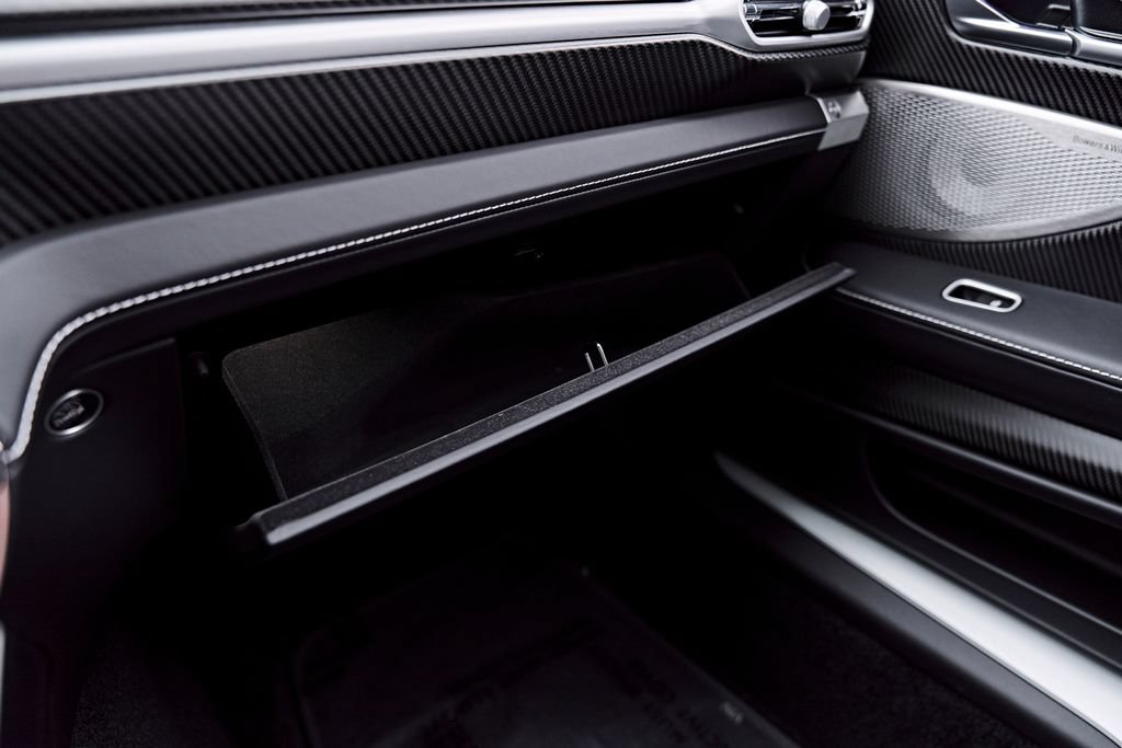 Used 2025 Aston Martin Vanquish RWD image 72