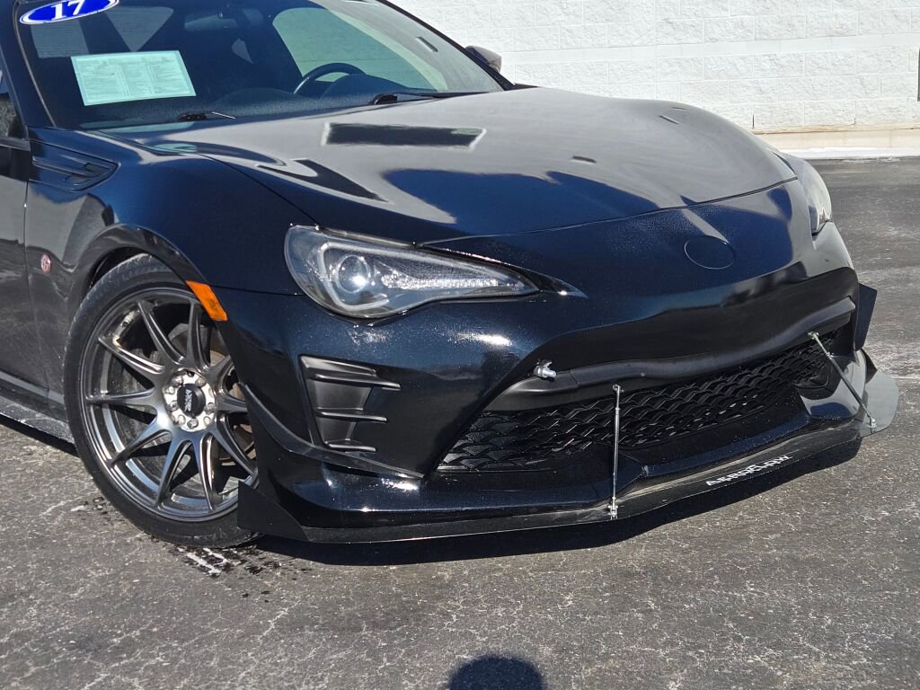 Used 2017 Toyota 86 image 2