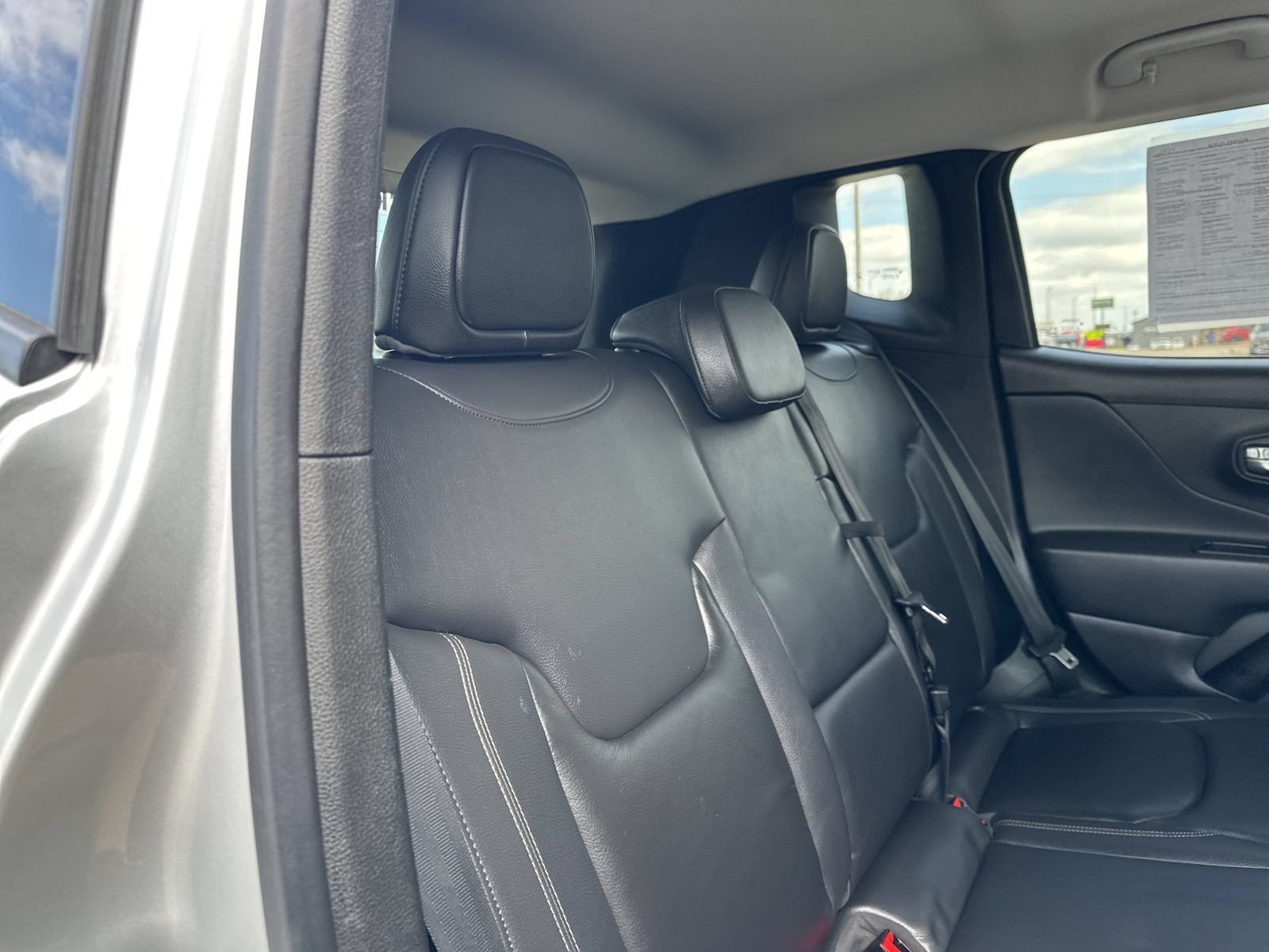 Used 2016 Jeep Renegade Limited AWD/4WD image 30
