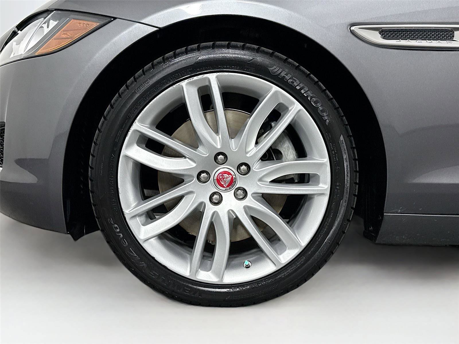 Used 2017 Jaguar XF Prestige image 47