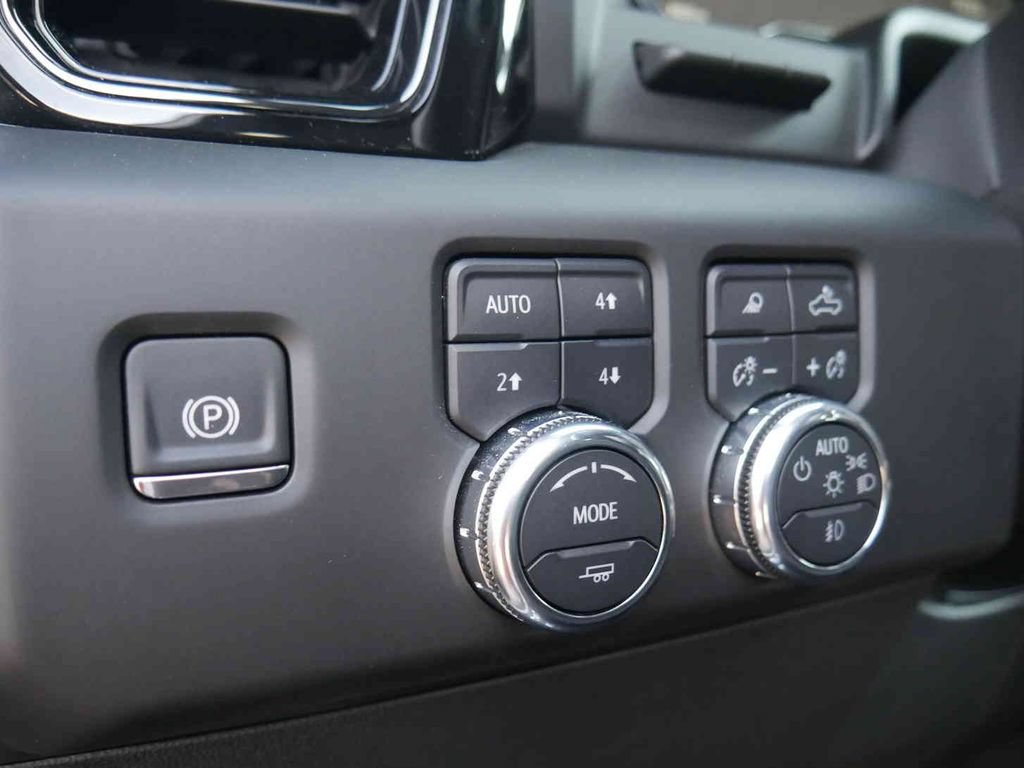 Used 2025 GMC Sierra 1500 AT4 w/ AT4 Premium Package AWD/4WD image 34