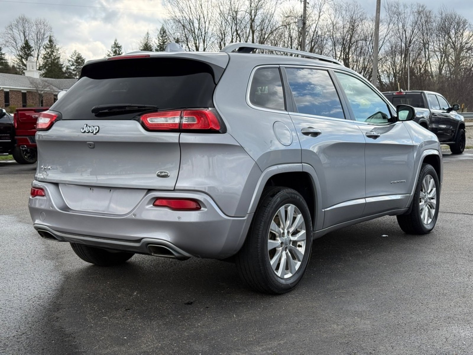 Used 2017 Jeep Cherokee Overland AWD/4WD image 8