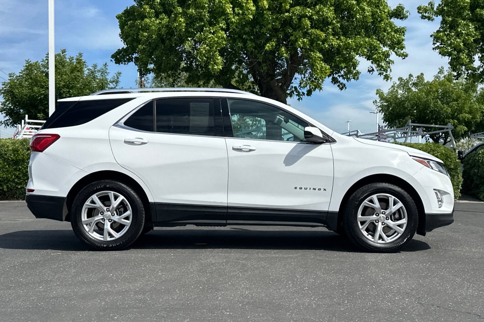 Used 2020 Chevrolet Equinox LT image 3
