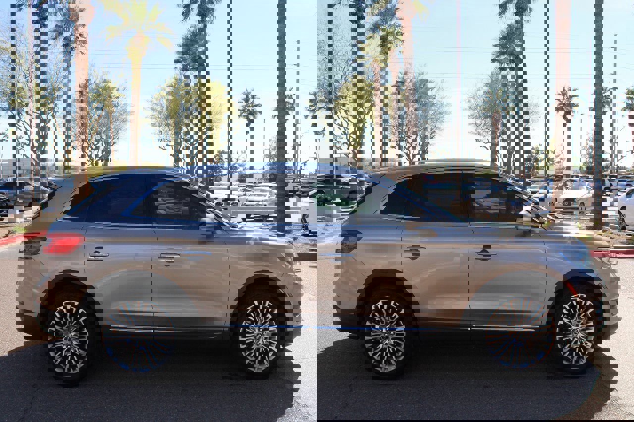 Used 2018 Lincoln MKX Reserve w/ Enhanced Security Package image 6