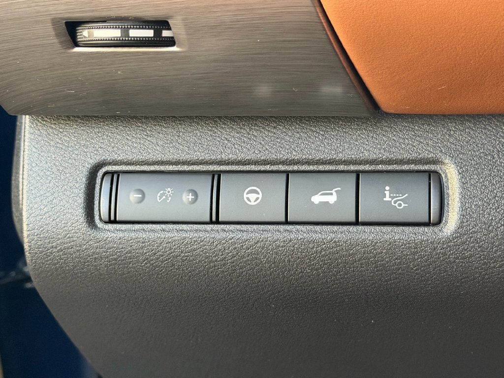 Used 2024 Nissan Pathfinder Platinum FWD image 25
