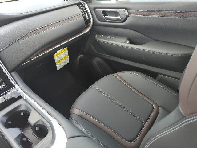 New 2026 Nissan Armada SL w/ Captain's Chari Seat Package AWD/4WD image 29