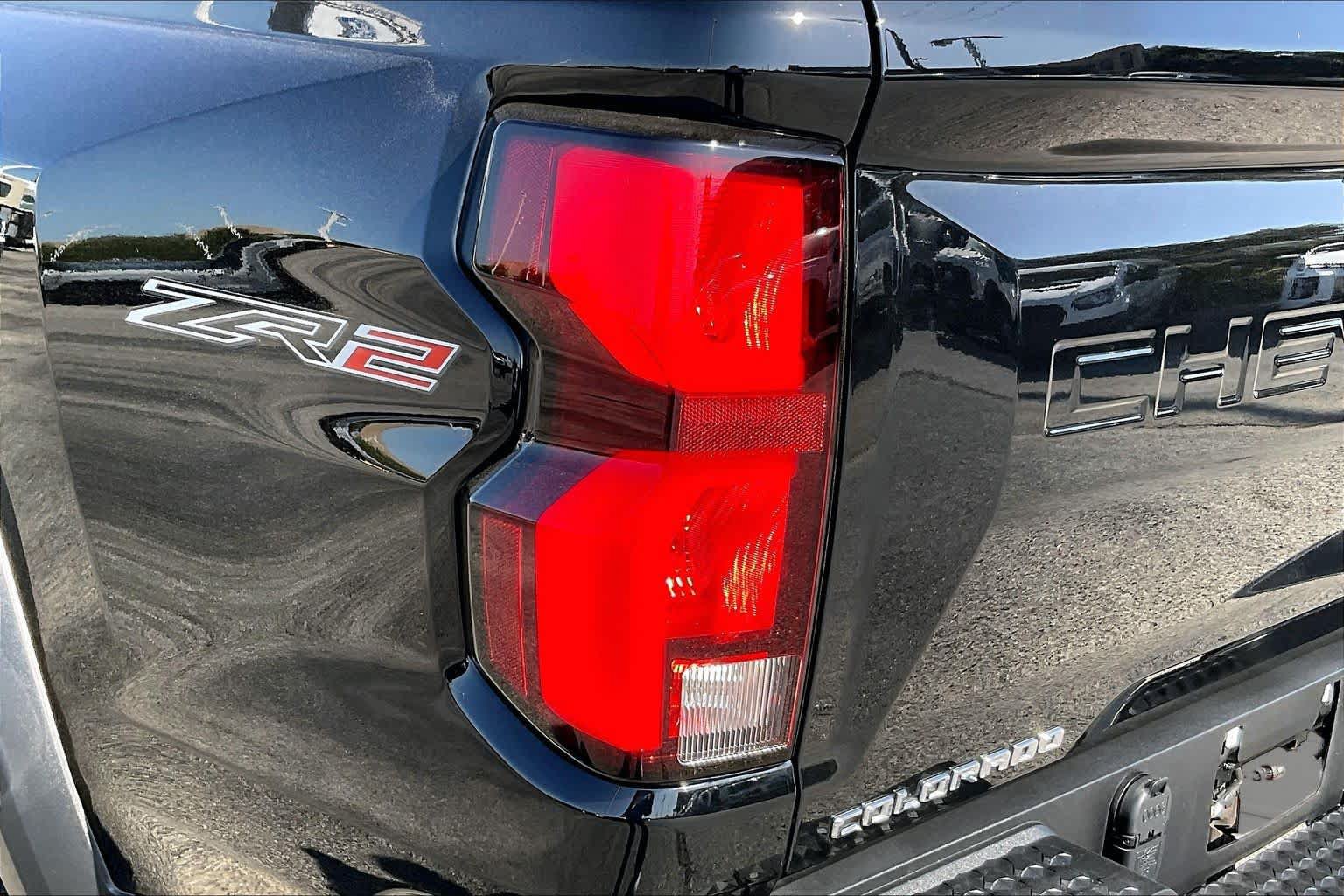 Used 2024 Chevrolet Colorado ZR2 w/ Technology Package AWD/4WD image 26