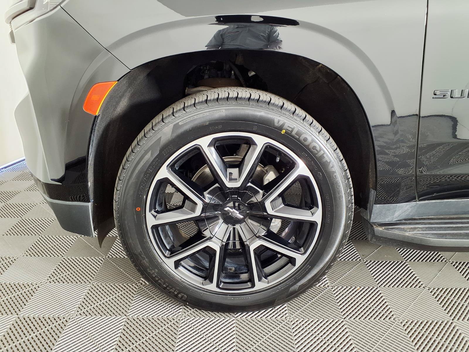 Used 2023 Chevrolet Suburban RST w/ Luxury Package AWD/4WD image 7