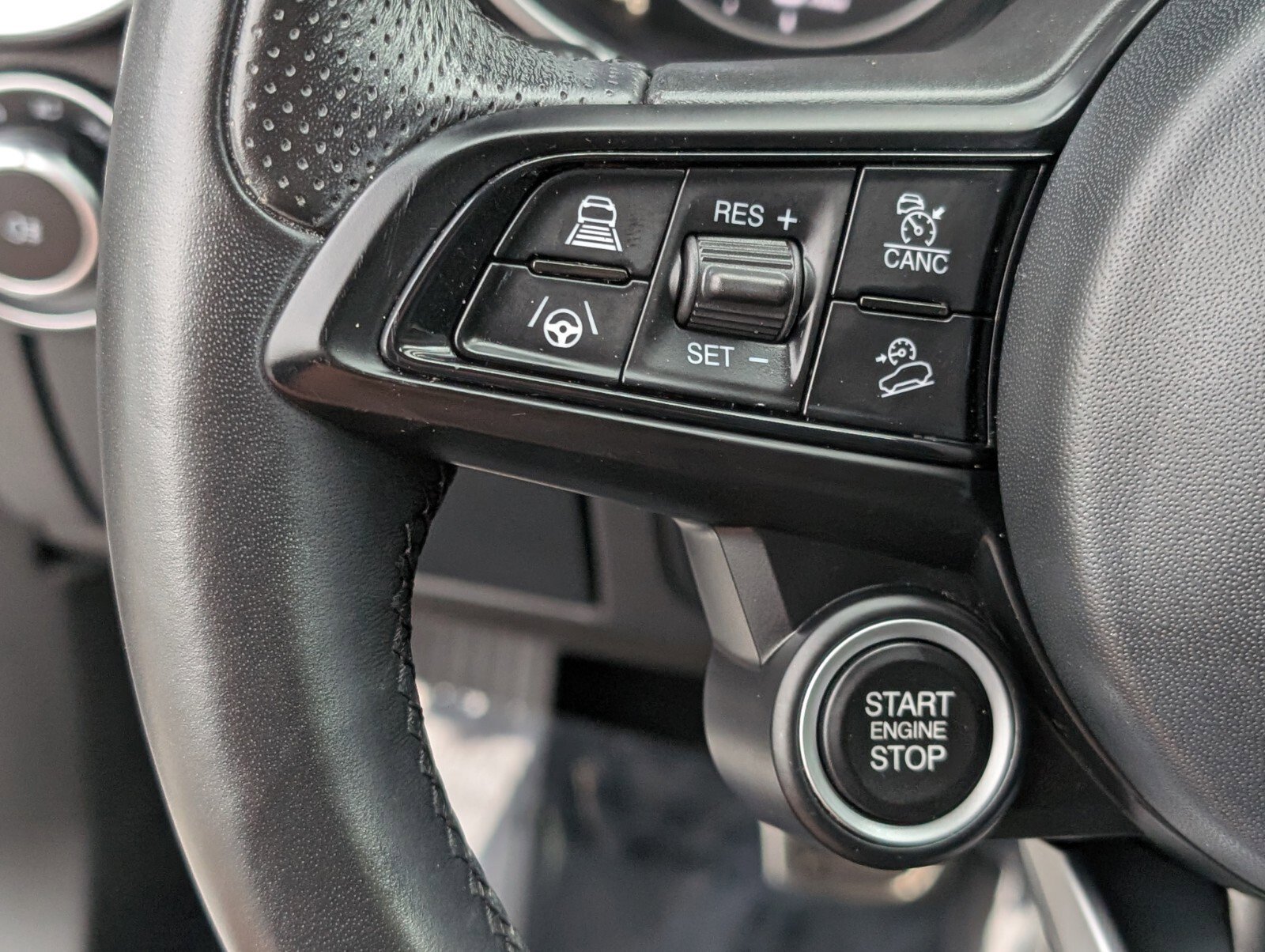 Used 2023 Alfa Romeo Stelvio Ti image 35