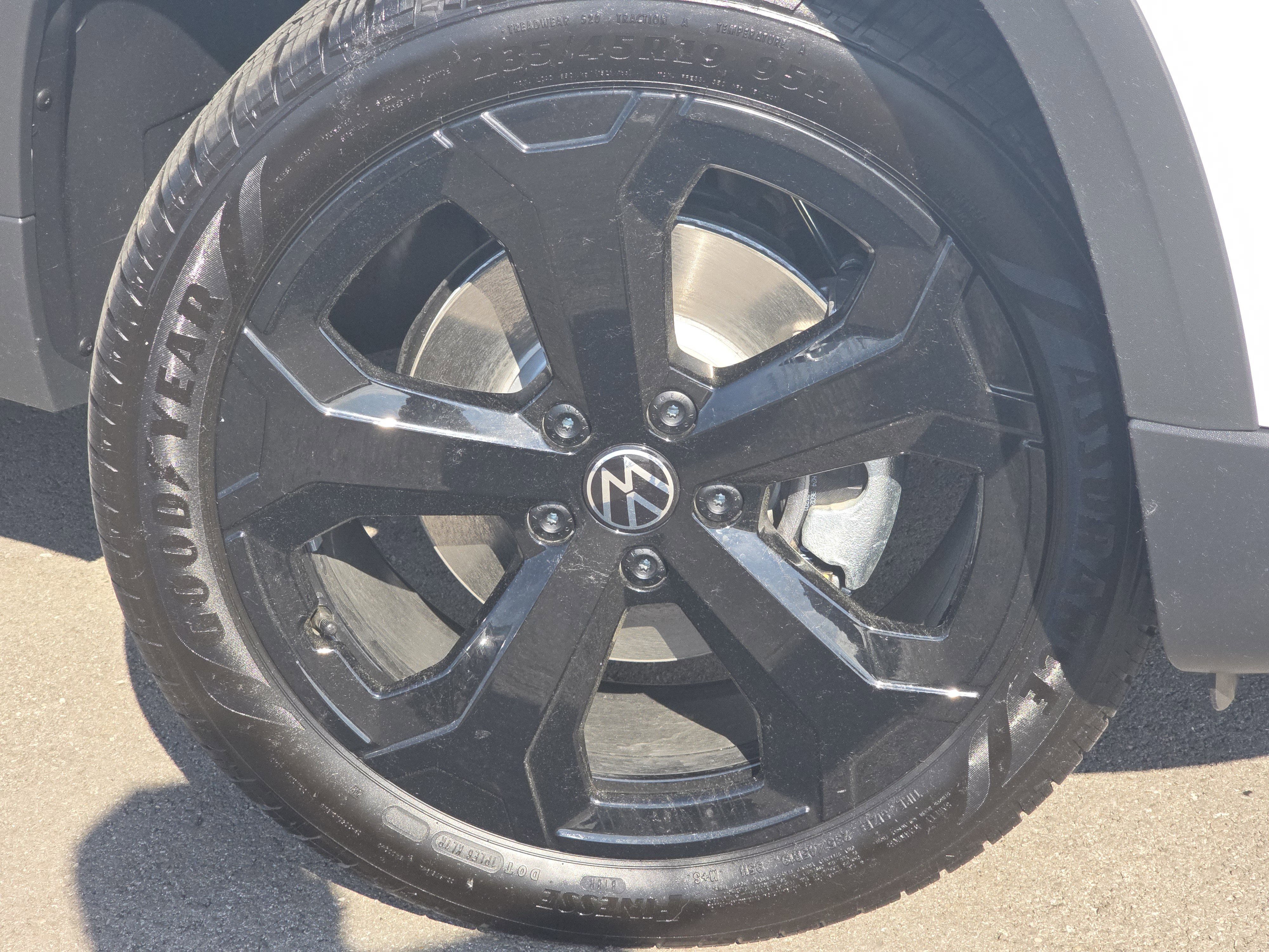 New 2025 Volkswagen Taos SE image 26