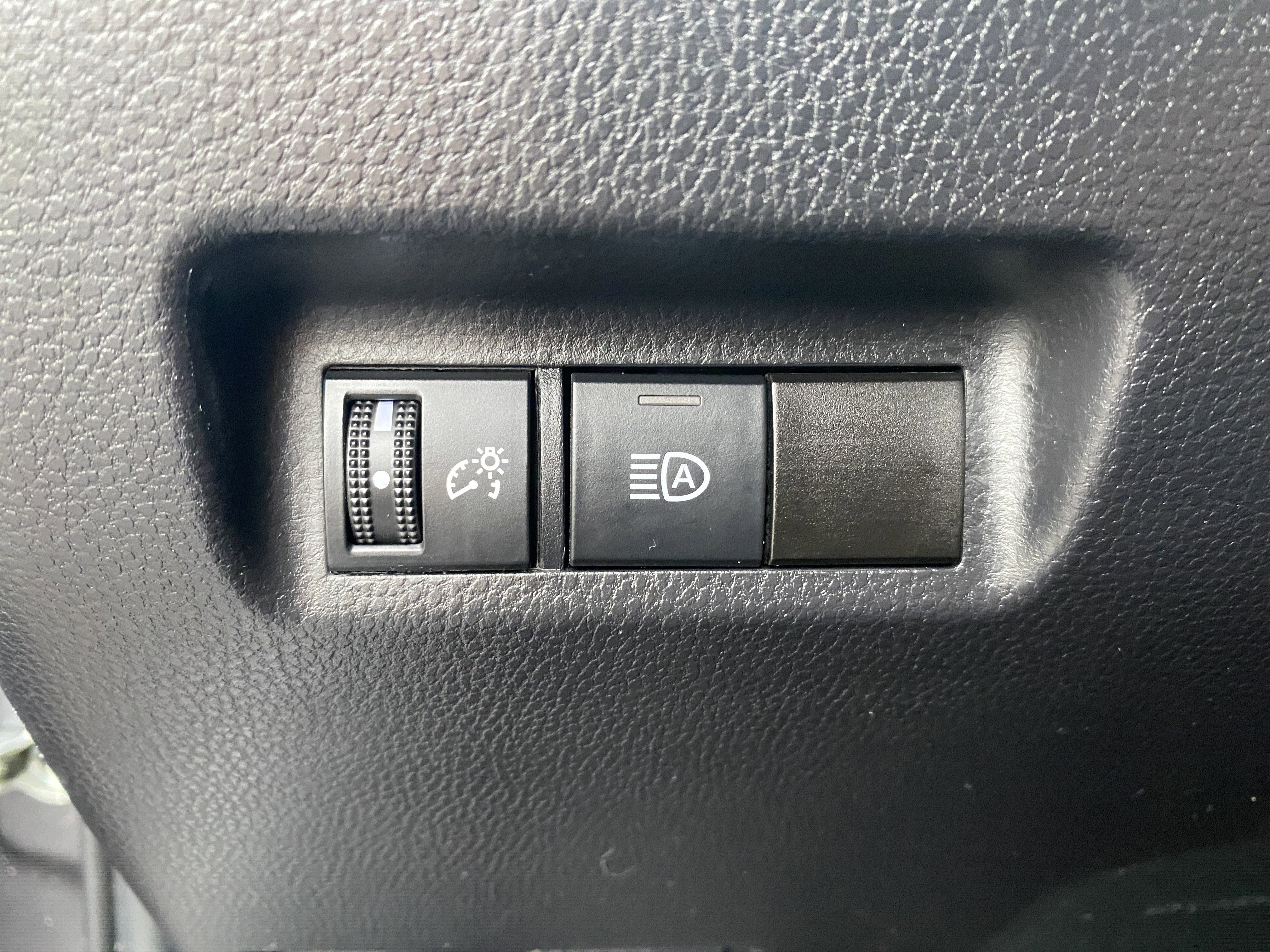 Used 2022 Toyota RAV4 XLE image 14