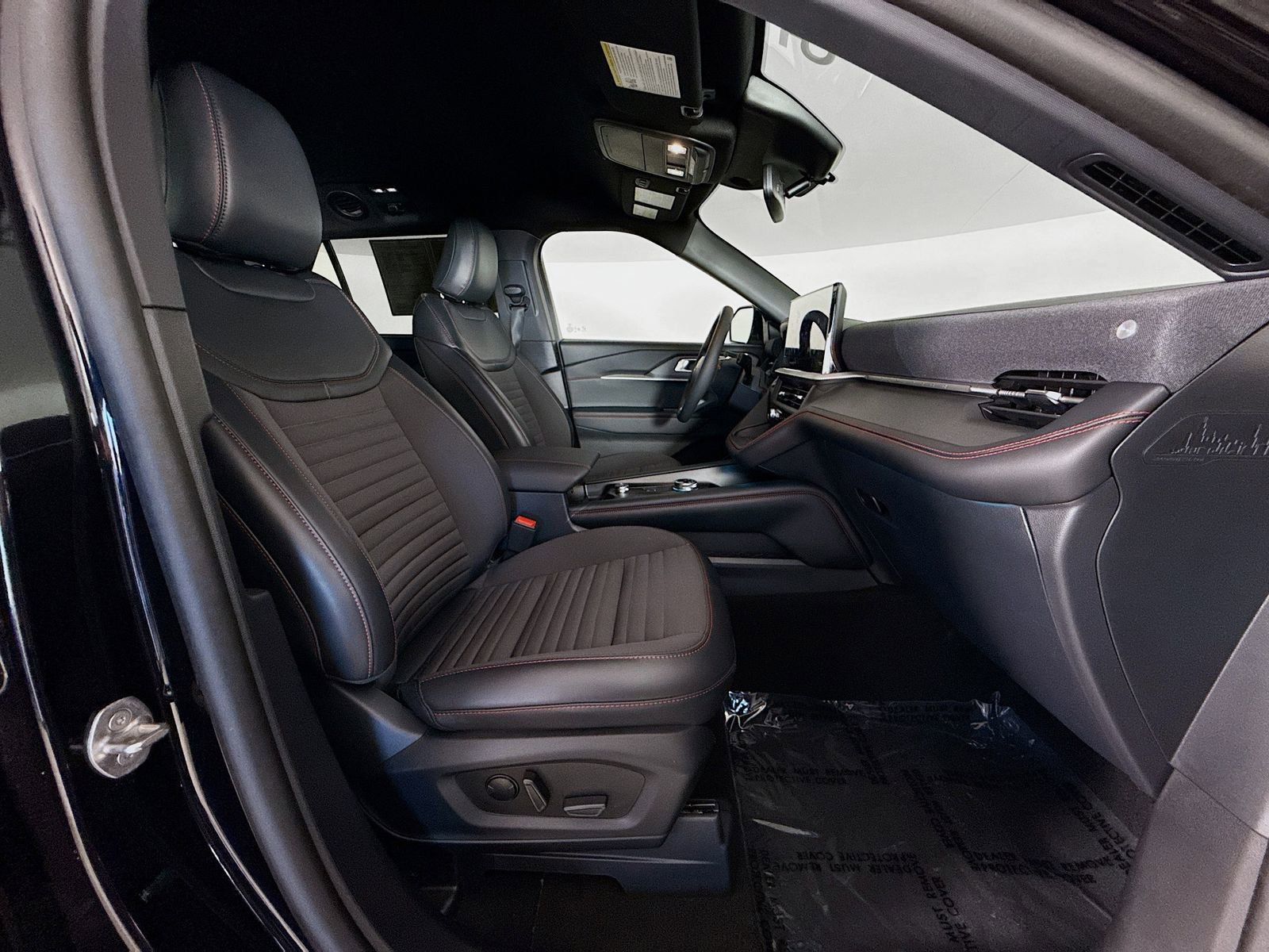 Used 2025 Ford Explorer ST-Line w/ Premium Package image 29