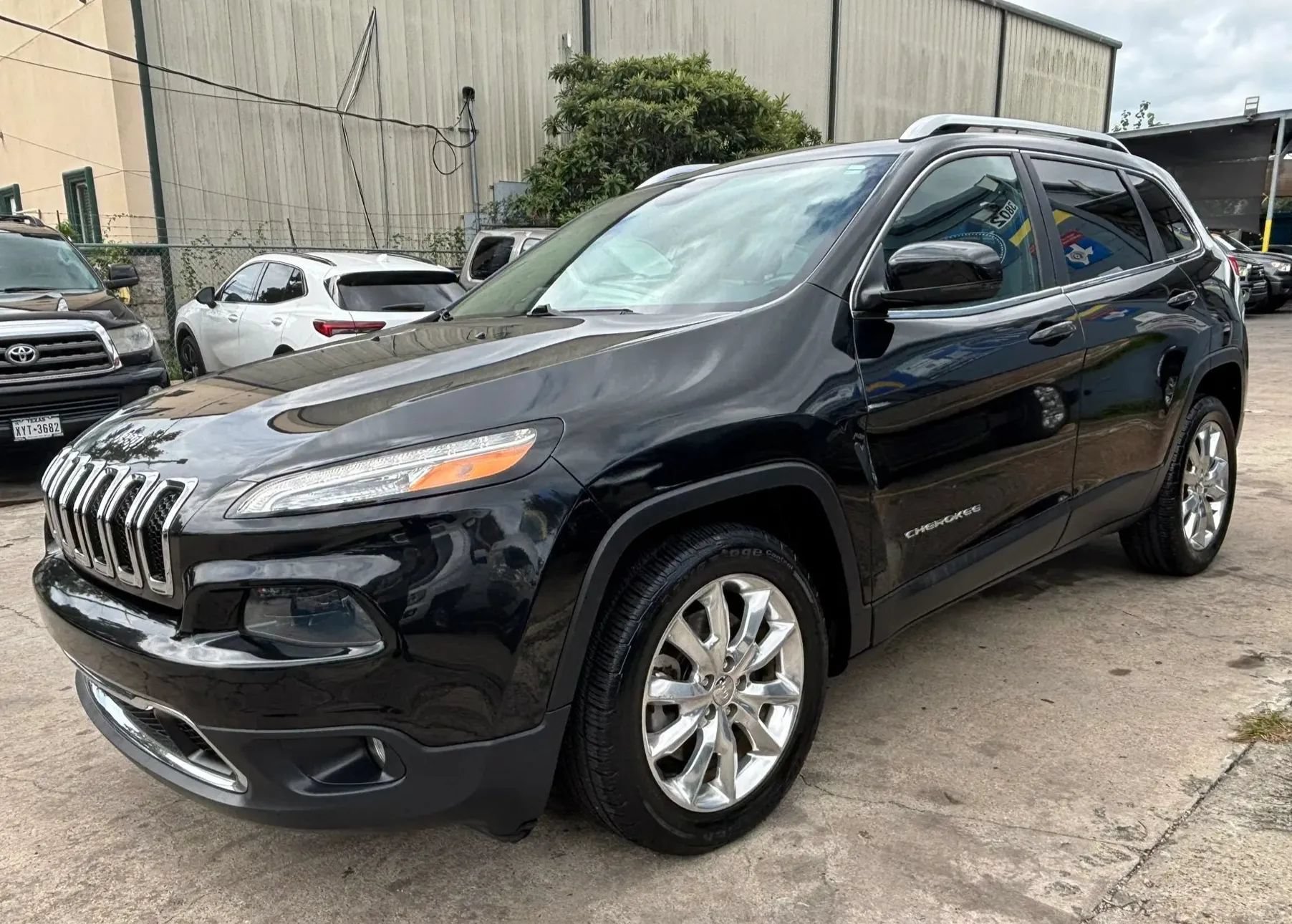 Used 2015 Jeep Cherokee Limited FWD image 3