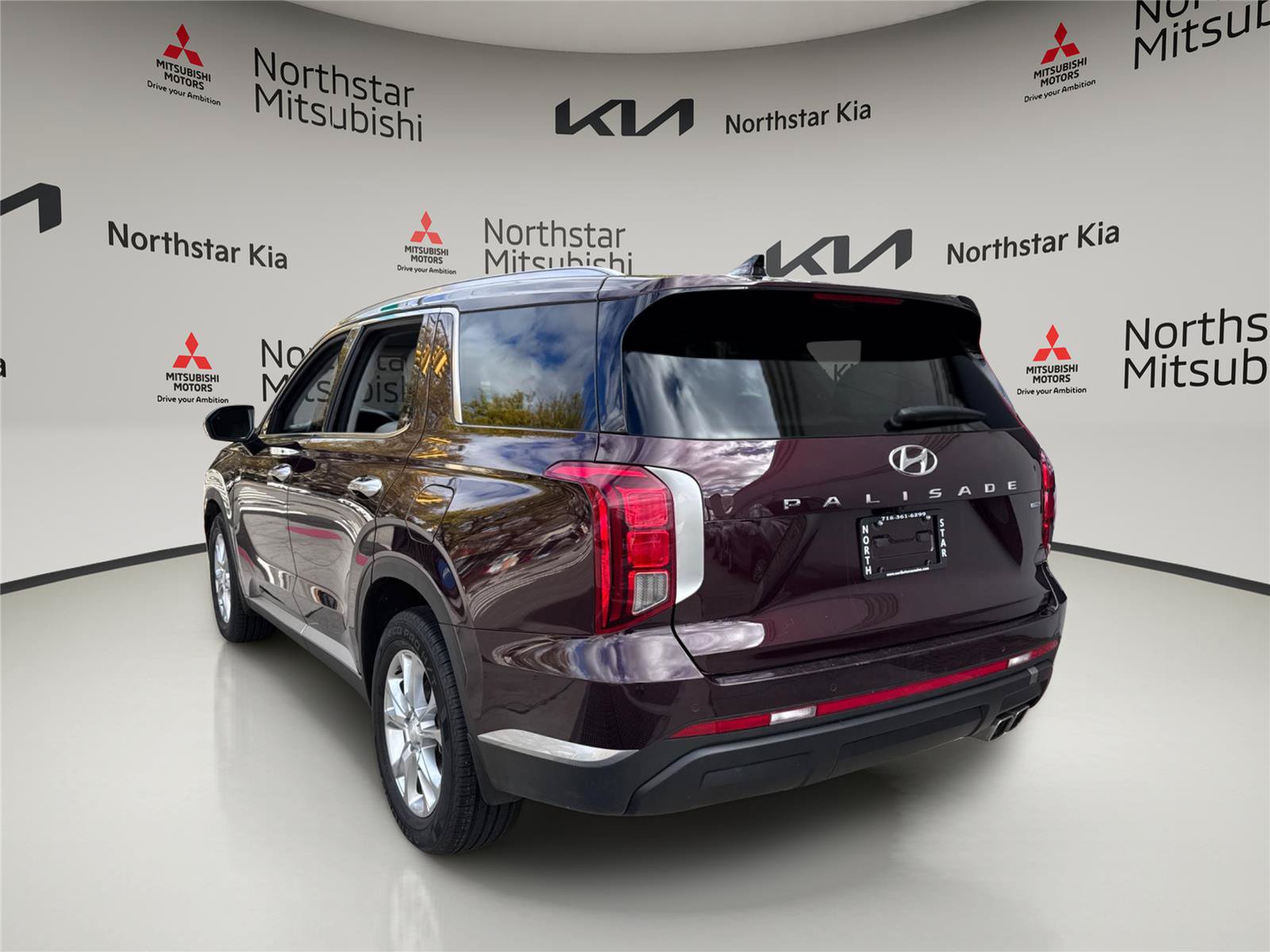 Used 2023 Hyundai Palisade SEL w/ Winter Package AWD/4WD image 2