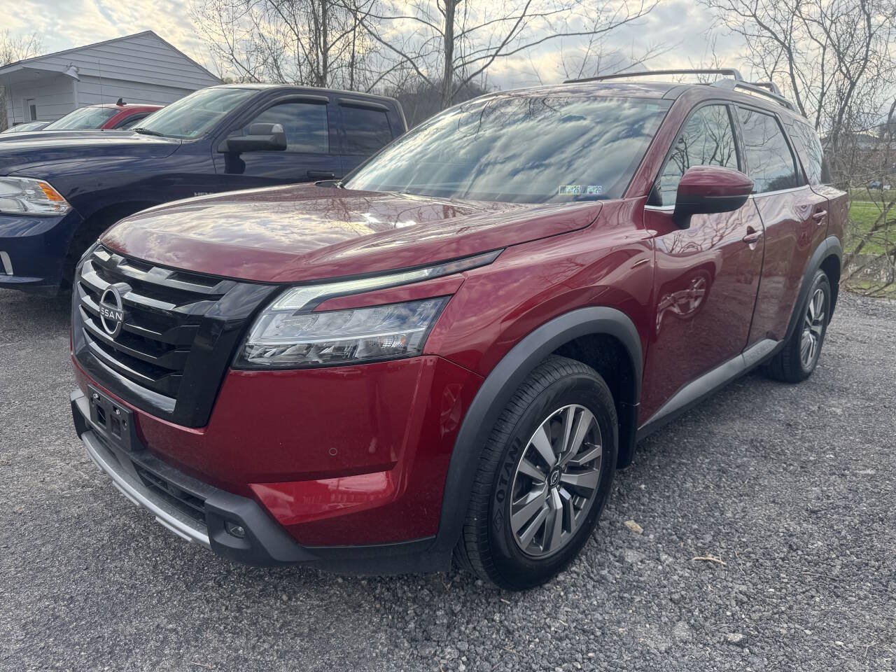 Used 2023 Nissan Pathfinder SL w/ Black Appearance Package