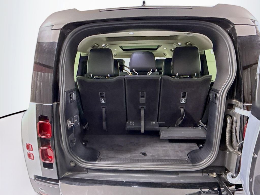 Used 2024 Land Rover Defender 130 X-Dynamic SE image 29
