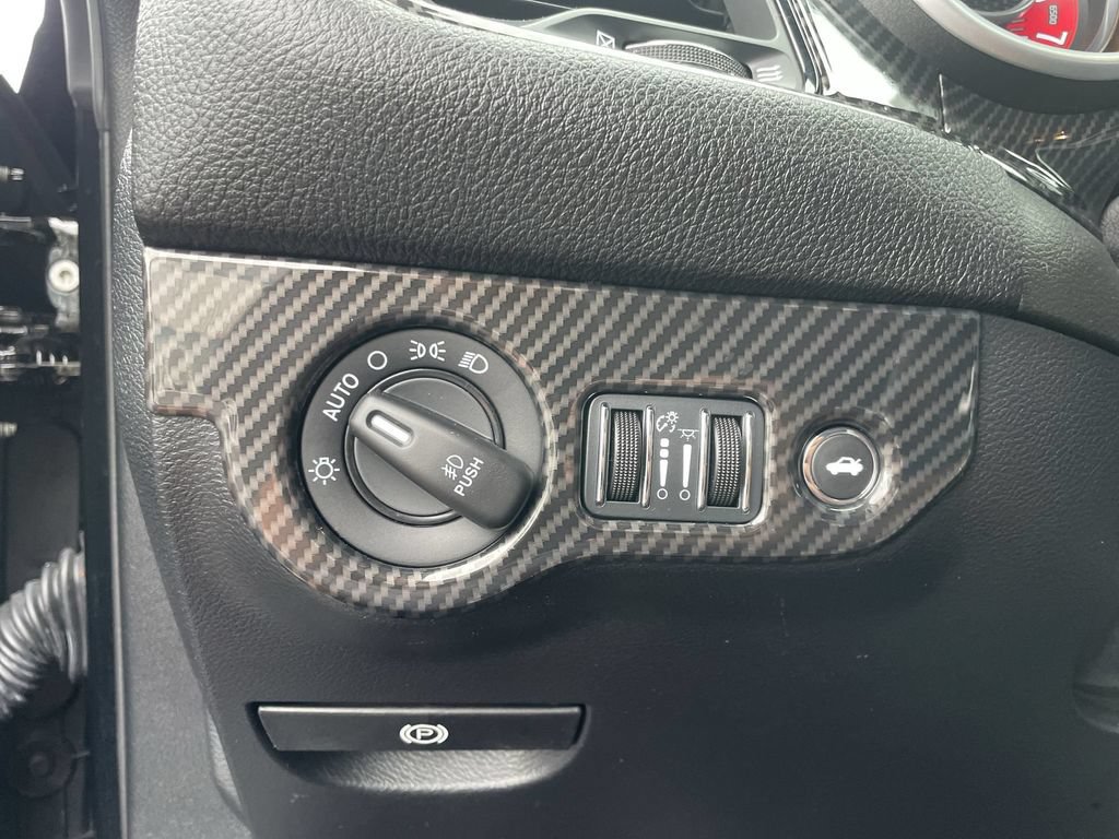Used 2016 Dodge Challenger SRT w/ Technology Group RWD image 18