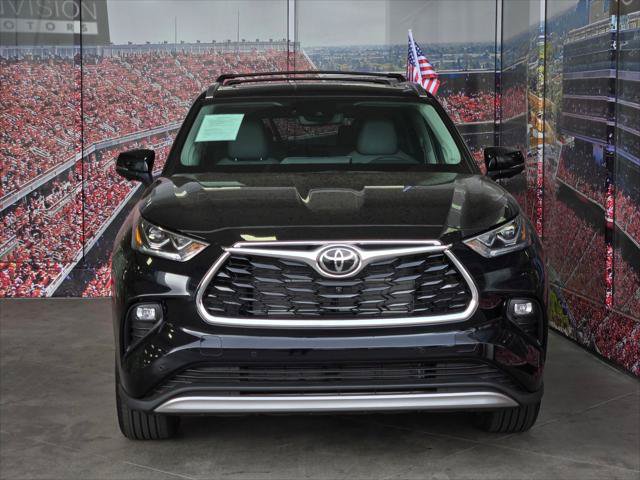 Certified 2026 Toyota Highlander Platinum AWD/4WD image 2