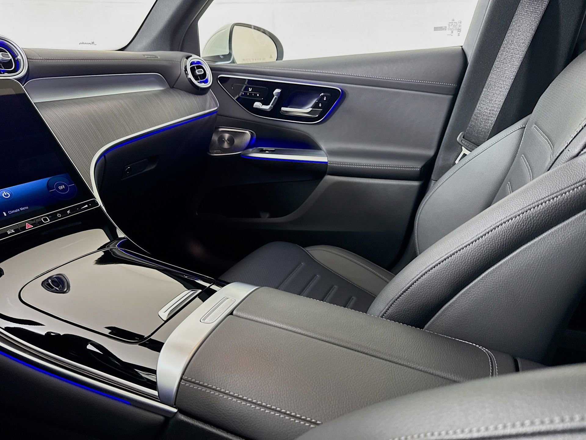 Used 2025 Mercedes-Benz GLC 300 image 26