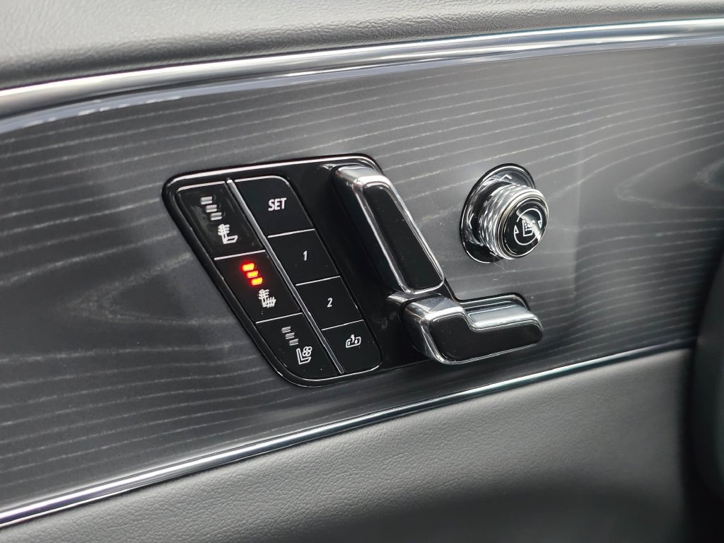 Certified 2024 Cadillac Lyriq Luxury AWD/4WD image 31