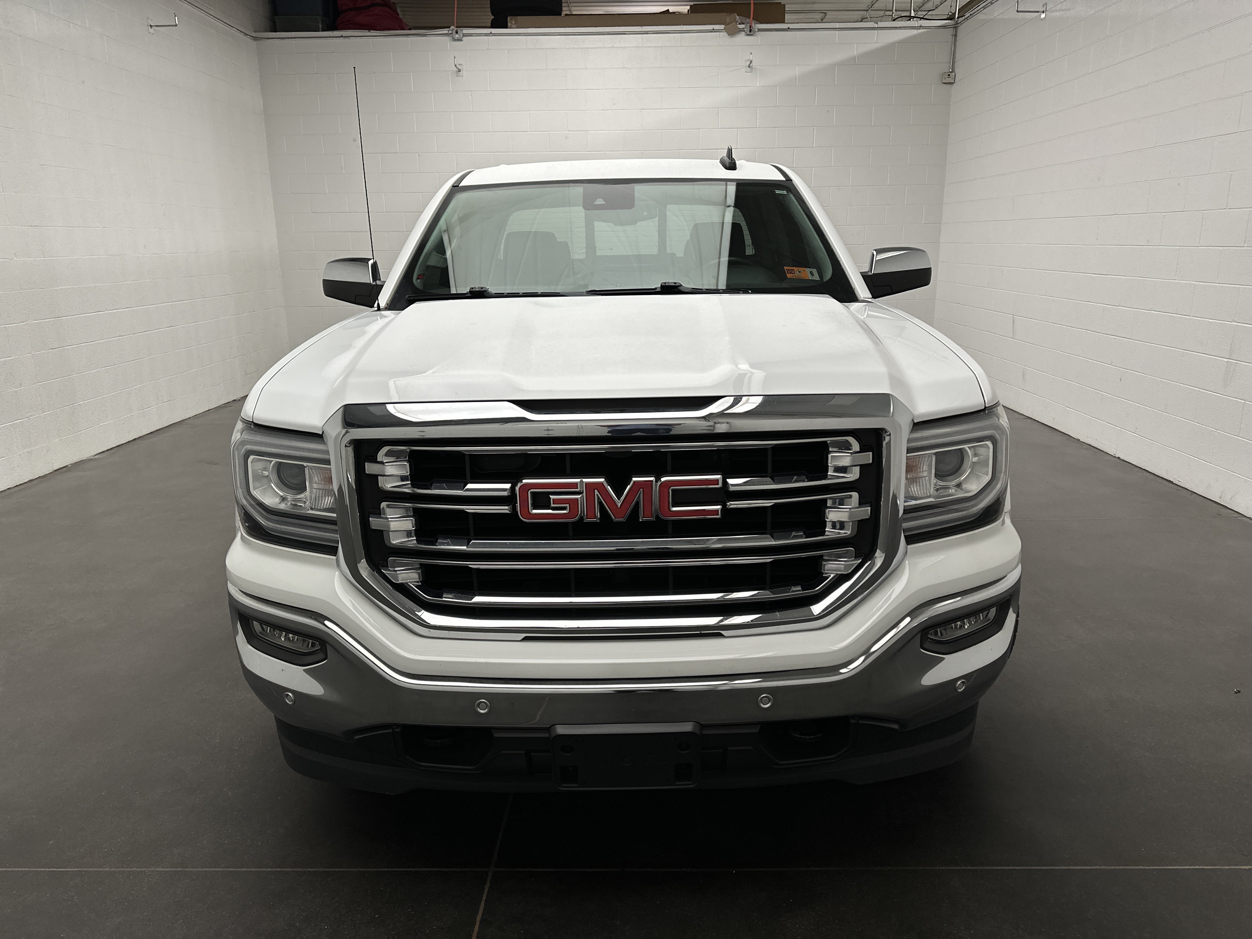 Used 2018 GMC Sierra 1500 SLT w/ SLT Premium Package AWD/4WD image 4