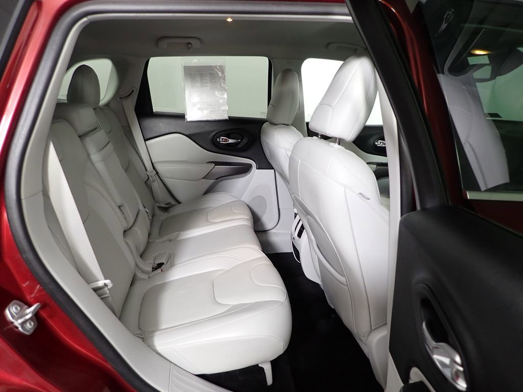 Used 2019 Jeep Cherokee Limited w/ Luxury Group image 43