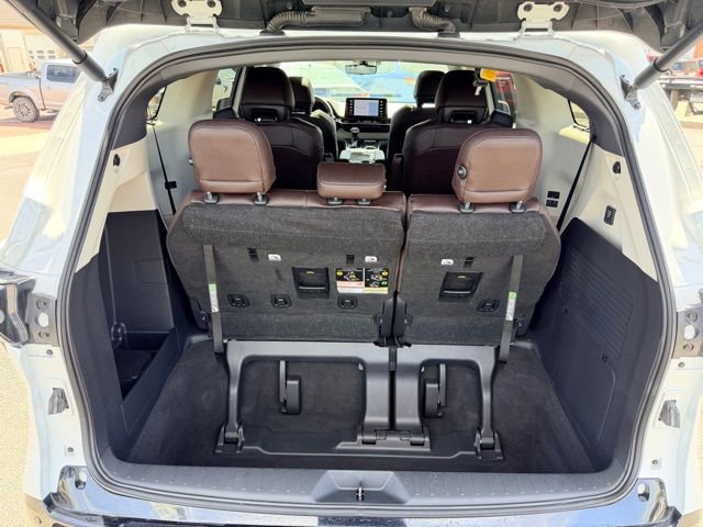 Used 2024 Toyota Sienna Platinum AWD/4WD image 33