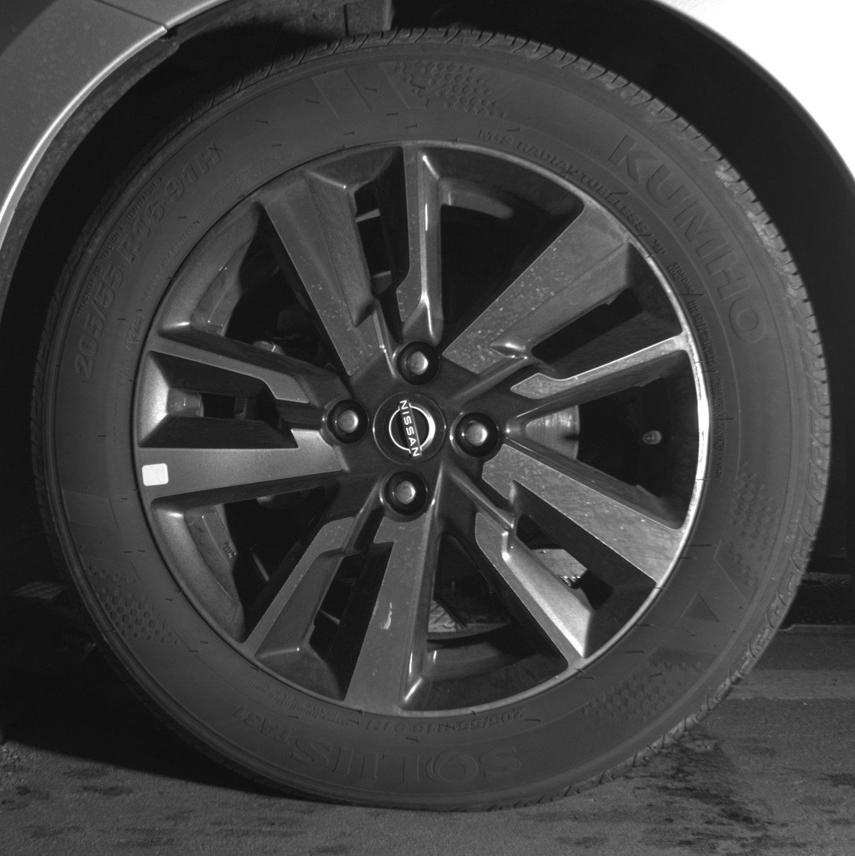 Used 2025 Nissan Versa SV image 12