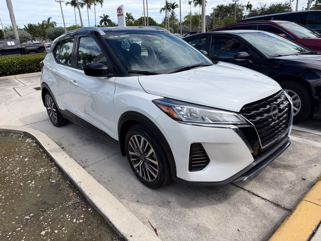 Used 2023 Nissan Kicks SV FWD image 1
