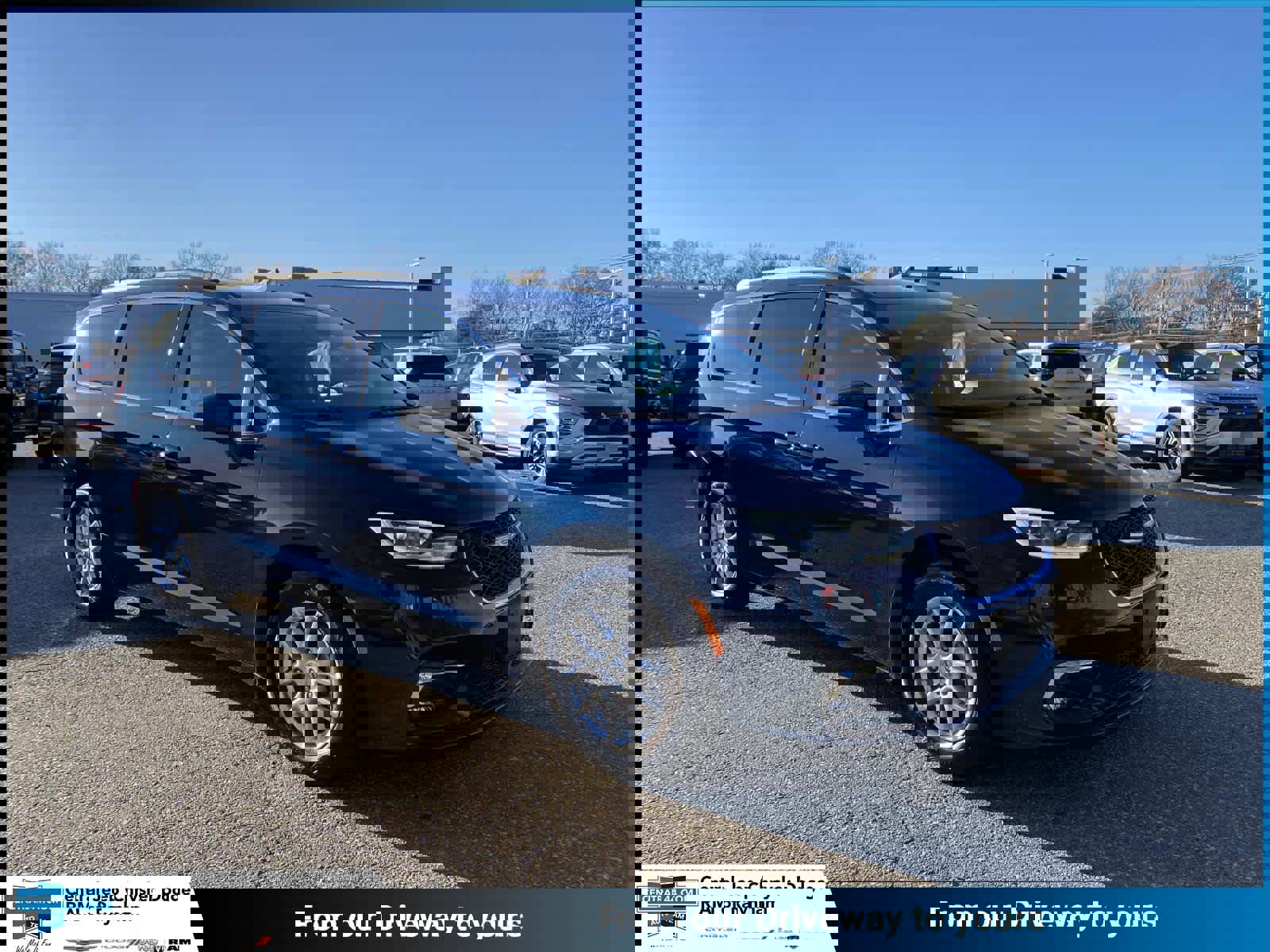 Certified 2022 Chrysler Pacifica Touring-L image 1