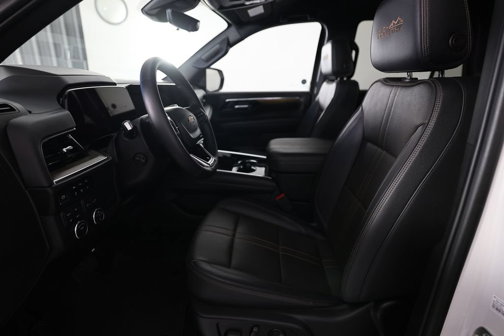 Used 2025 Chevrolet Tahoe High Country AWD/4WD image 16