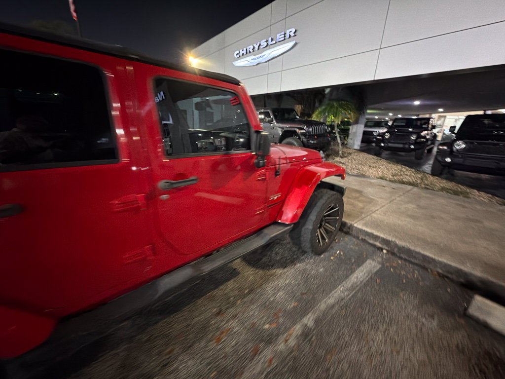 Used 2017 Jeep Wrangler Unlimited Sahara w/ Connectivity Group AWD/4WD image 34