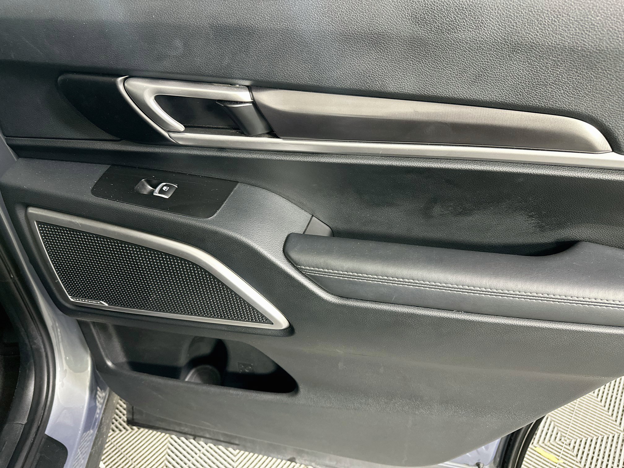 Used 2025 Kia Telluride S AWD/4WD image 32