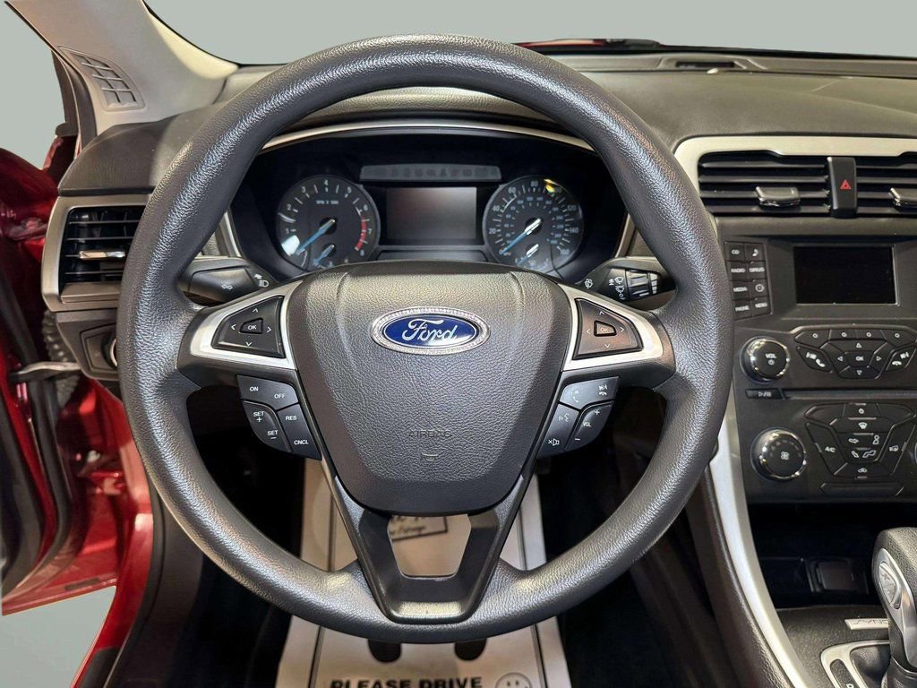 Used 2016 Ford Fusion SE image 18