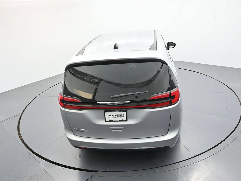 Used 2023 Chrysler Pacifica Touring-L FWD image 23