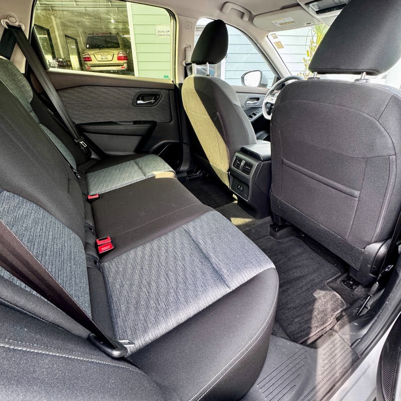 Used 2023 Nissan Rogue SV image 9