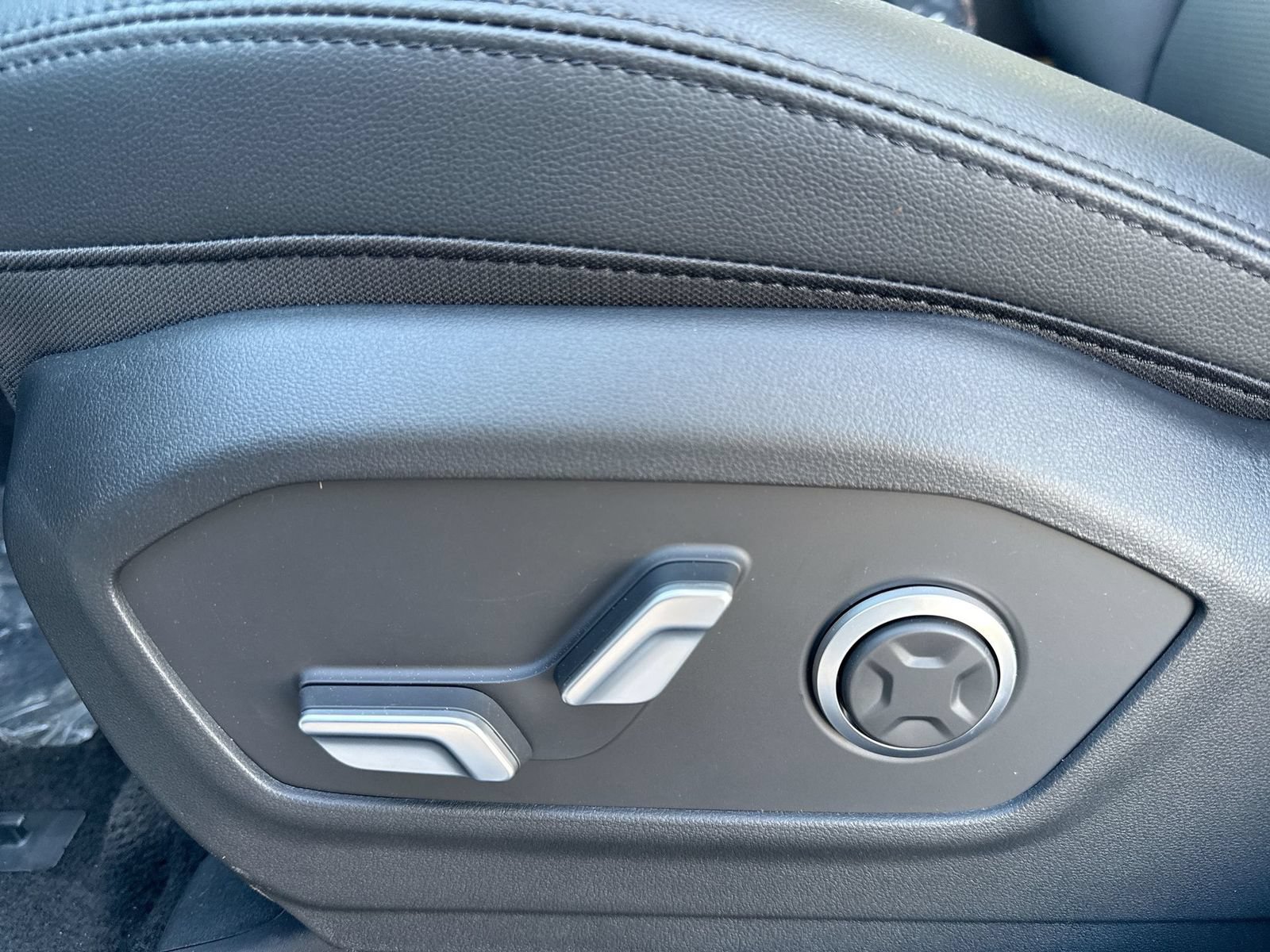 Used 2026 Hyundai Santa Fe Limited AWD/4WD image 15