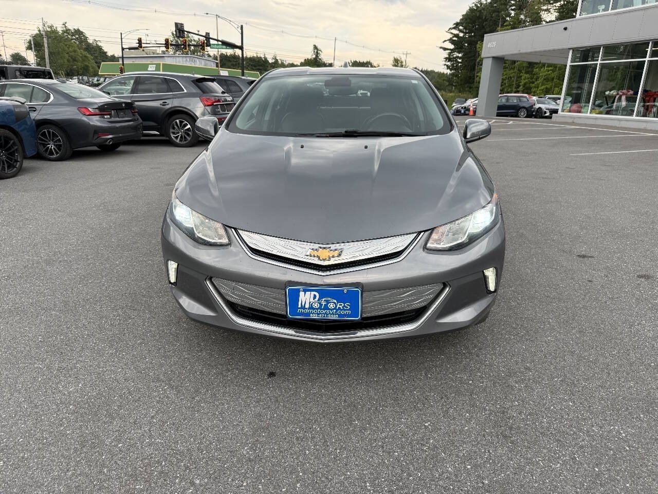 Used 2018 Chevrolet Volt LT w/ LT Driver Confidence Package FWD image 3