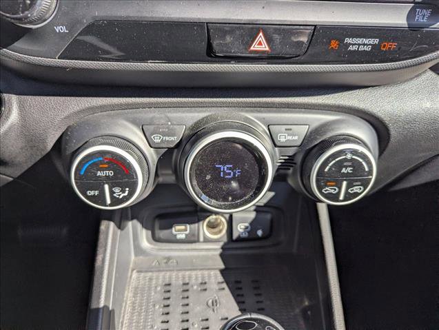 Used 2023 Hyundai Venue Limited image 17