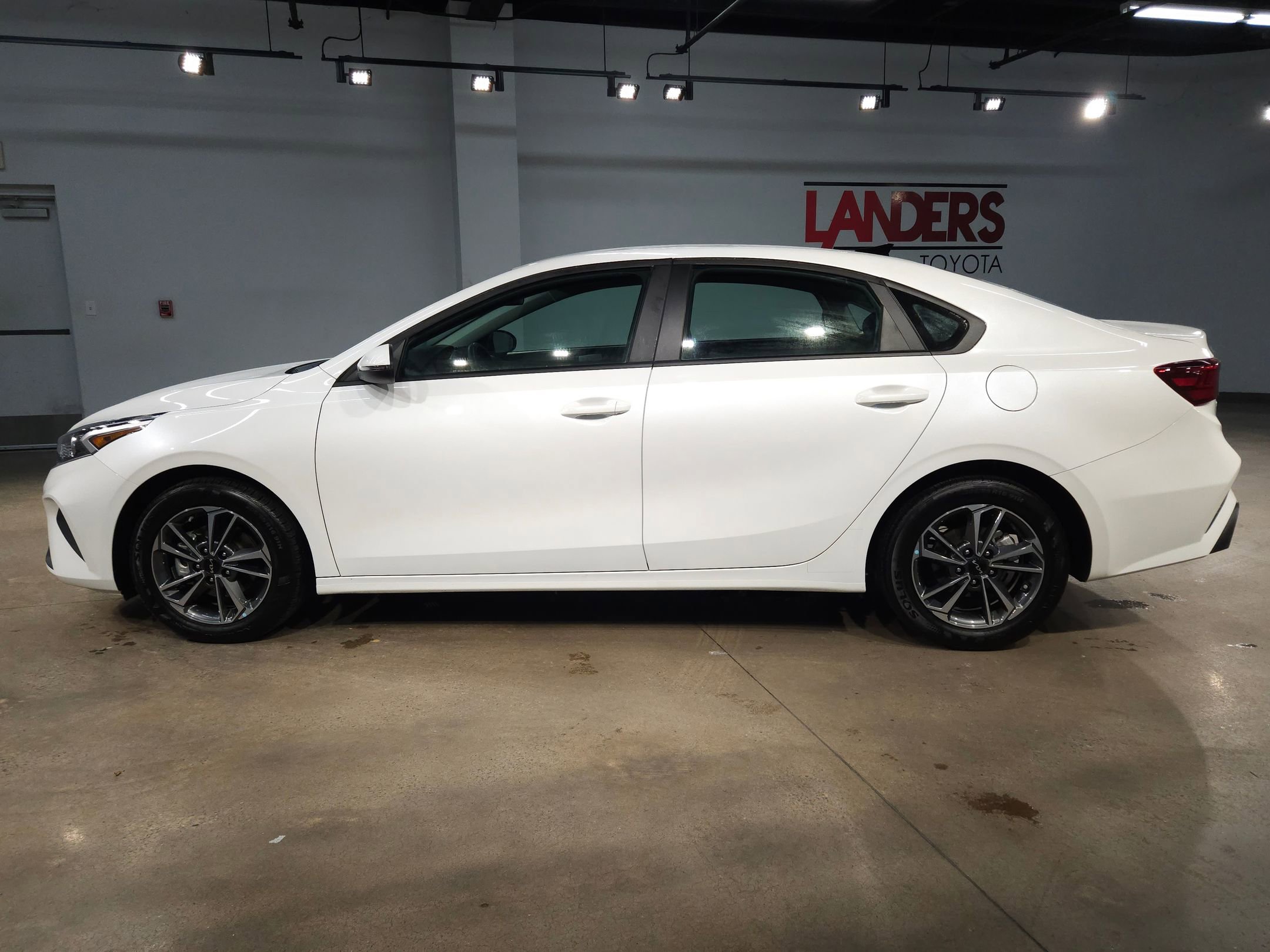 Used 2024 Kia Forte LXS w/ LXS Technology Package image 4