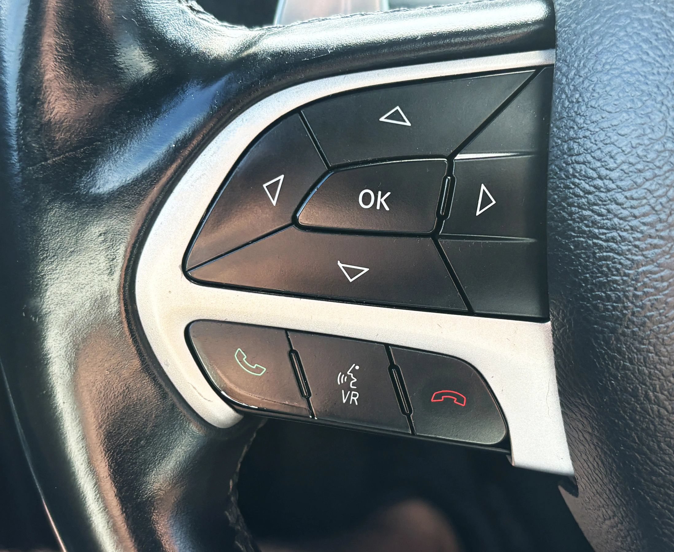Used 2015 Dodge Charger SXT RWD image 19