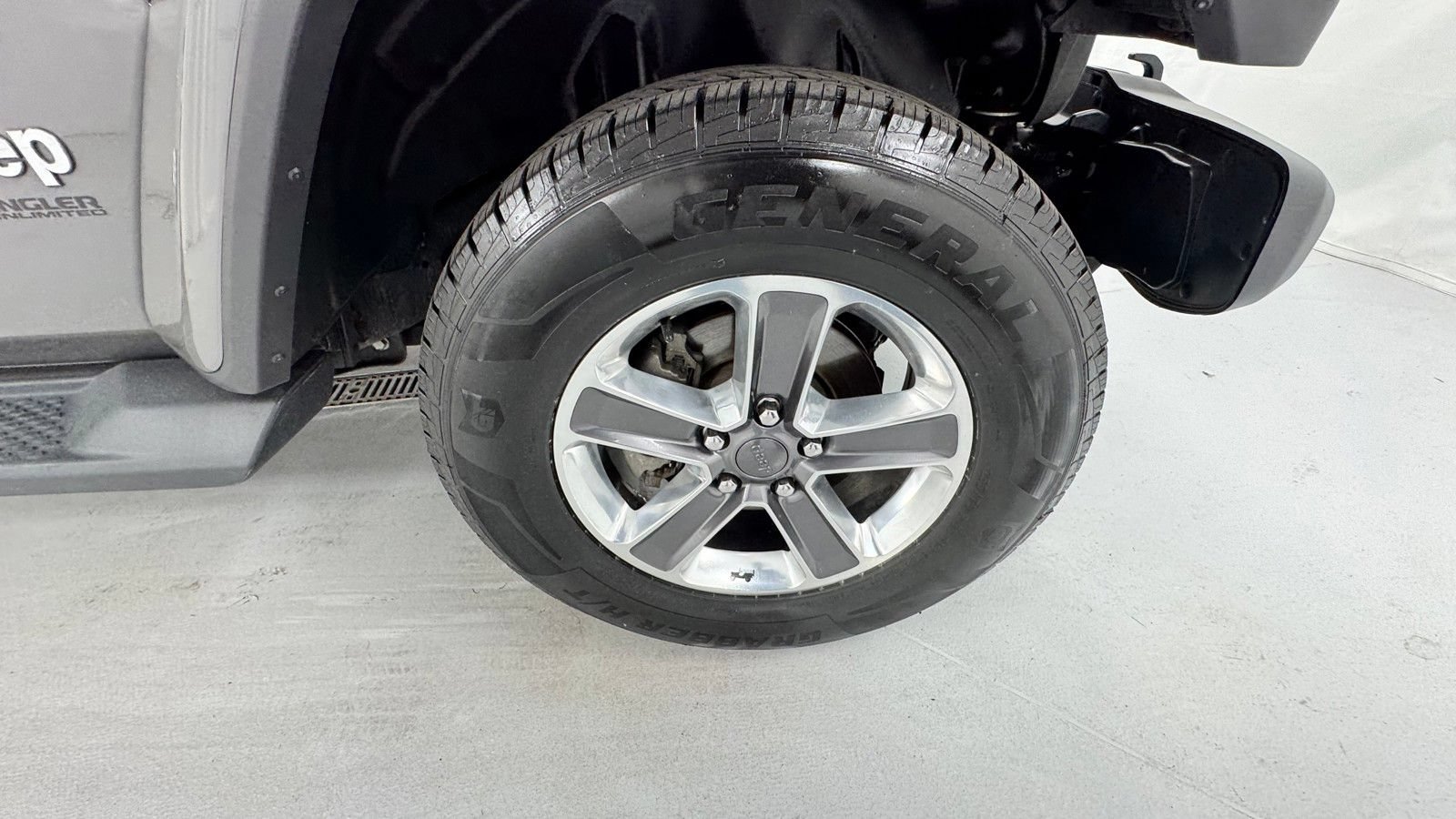 Used 2020 Jeep Wrangler Unlimited Sahara AWD/4WD image 9