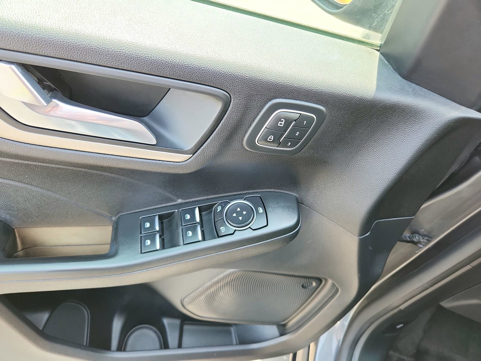 Used 2021 Ford Escape SEL w/ Technology Package AWD/4WD image 21