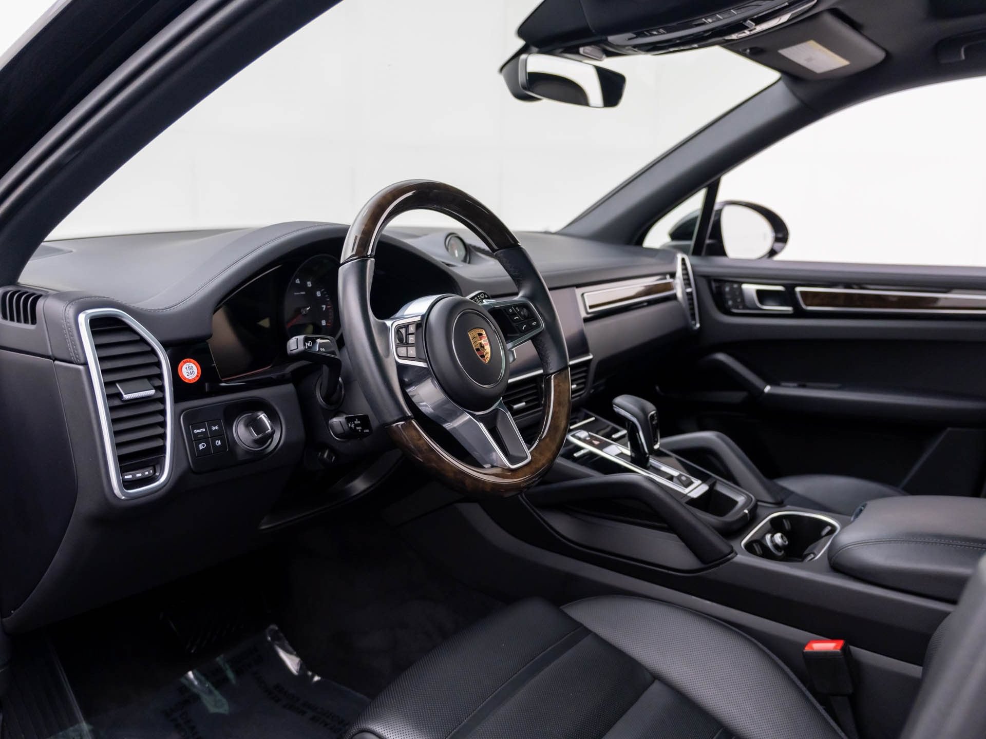 Certified 2023 Porsche Cayenne Platinum Edition AWD/4WD image 4