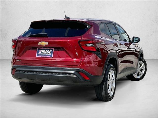 Used 2024 Chevrolet Trax LS FWD image 2