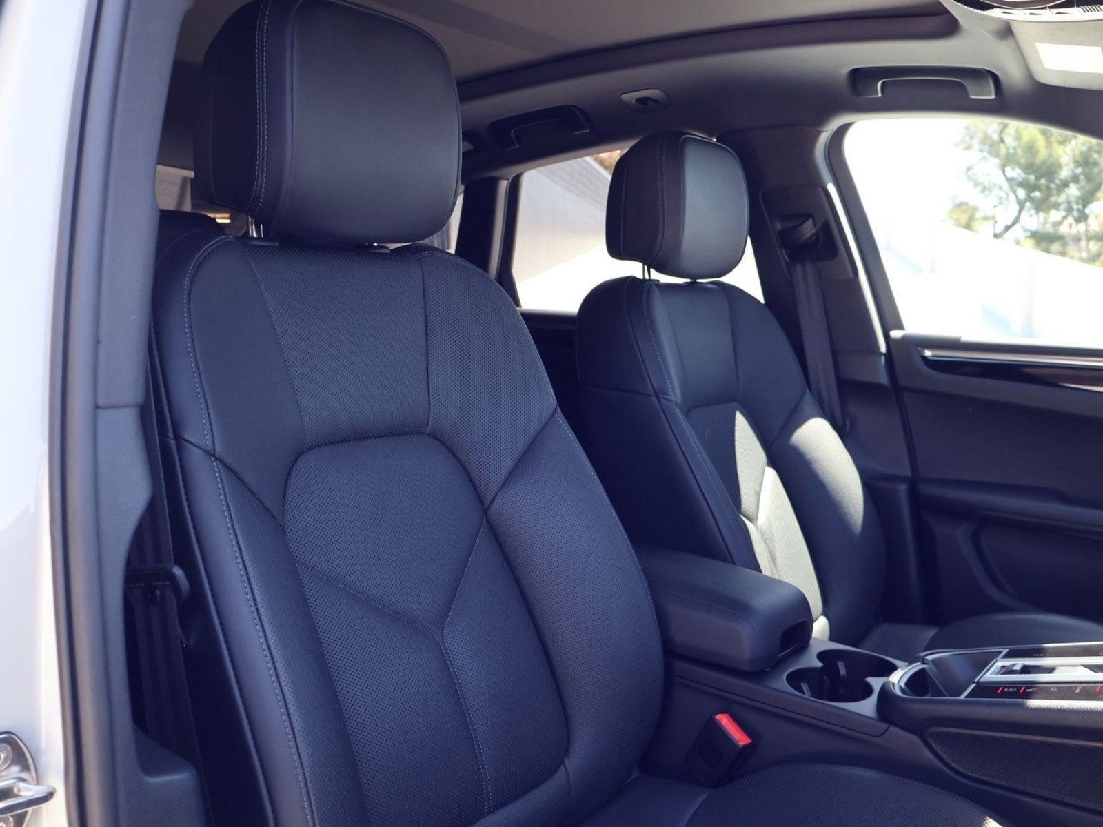 Certified 2025 Porsche Macan image 24