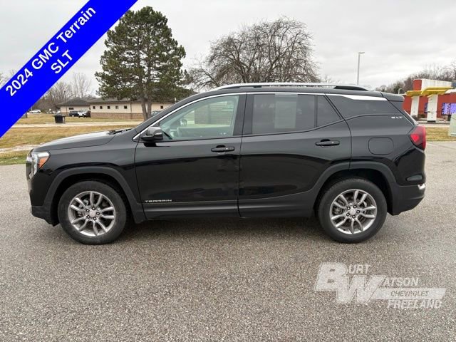 Used 2024 GMC Terrain SLT image 3