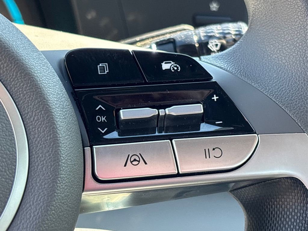 Certified 2025 Hyundai Elantra SE w/ Cargo Package image 28